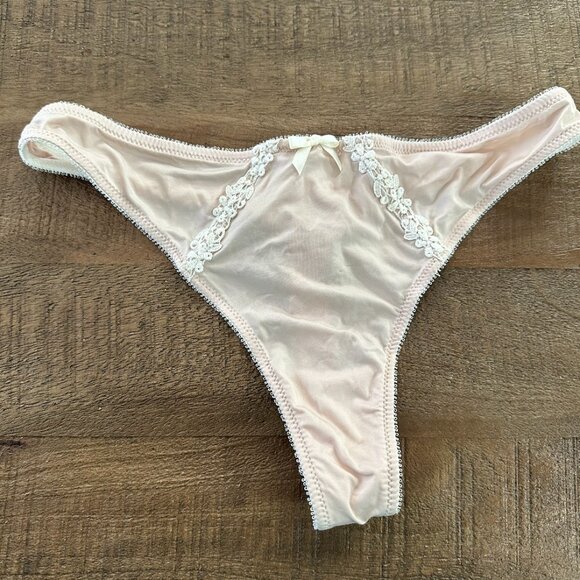 NWOT Gilligan & O'Malley Pink Thong Underwear - Picture 1 of 3